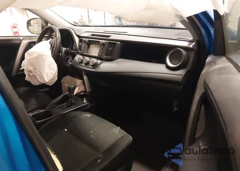 2018 Toyota Rav4 Le z USA, uszkodzony, nr VIN JTMBFREV0JJ191365